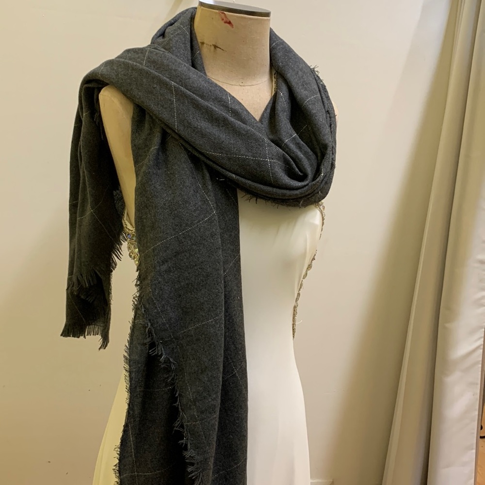 ANTHROPOLOGIE SLEEPING ON SNOW GRAY & GOLD SQUARE FRINGE SCARF
